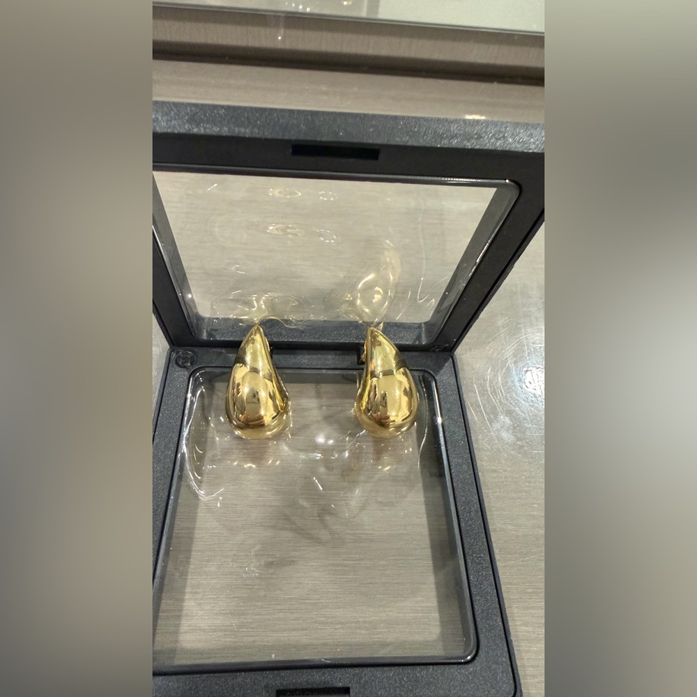 Elegant Gold Teardrop Earrings